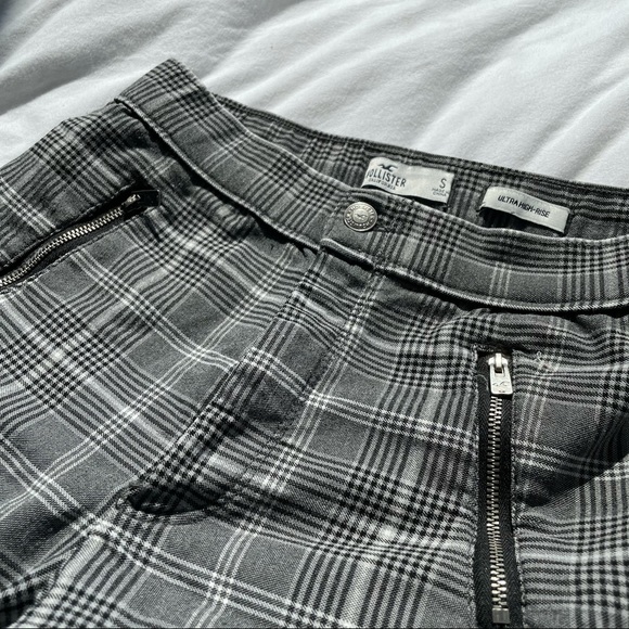 Hollister Ultra High-Rise Super Skinny Pants - Picture 3 of 4